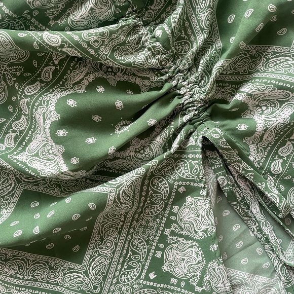 Green Mini Skirt with Side Slit - Picture 5 of 6